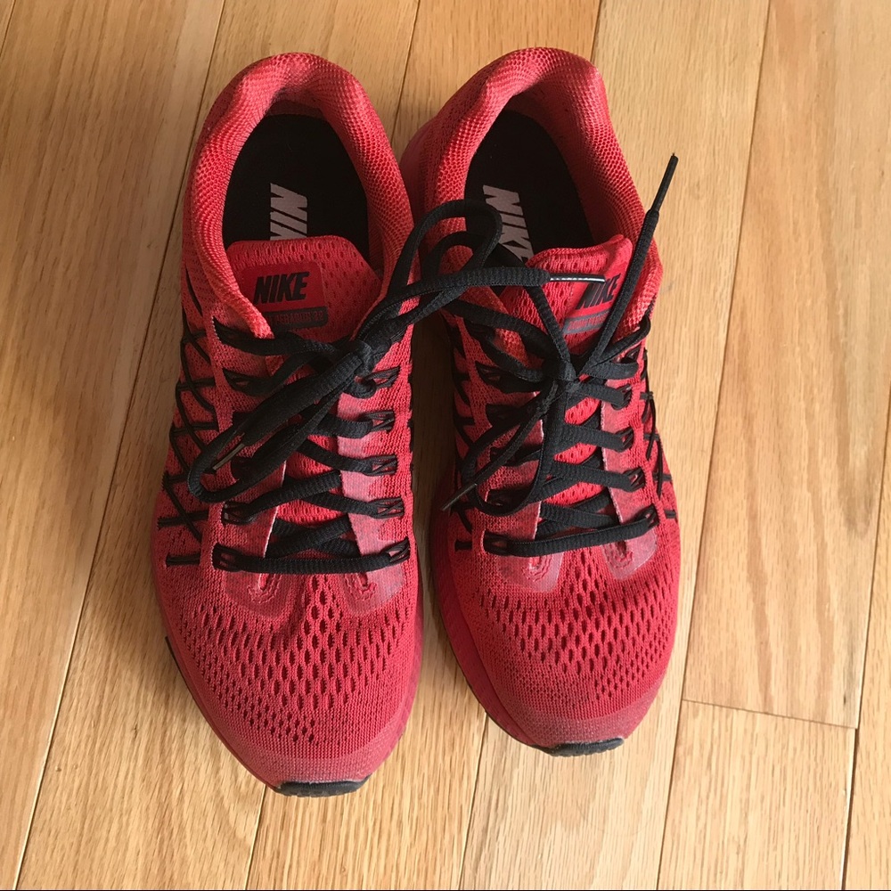 RED NIKE SNEAKERS